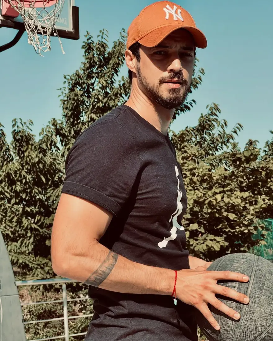 Burak Özçivit'ten yeni imaj: Tatil başlar  (Ünlülerin değişimi) 19