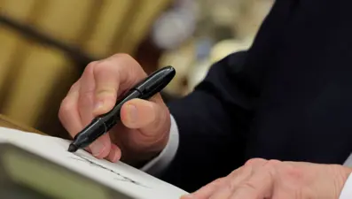 Trump’tan Biden’a suçlama: "Af kararları imza cihazı ile yapıldı"