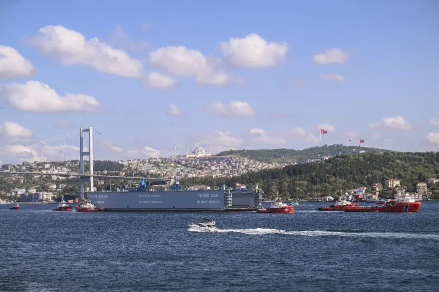 Dev yüzer havuz yeniden İstanbul Boğazı'nda 4