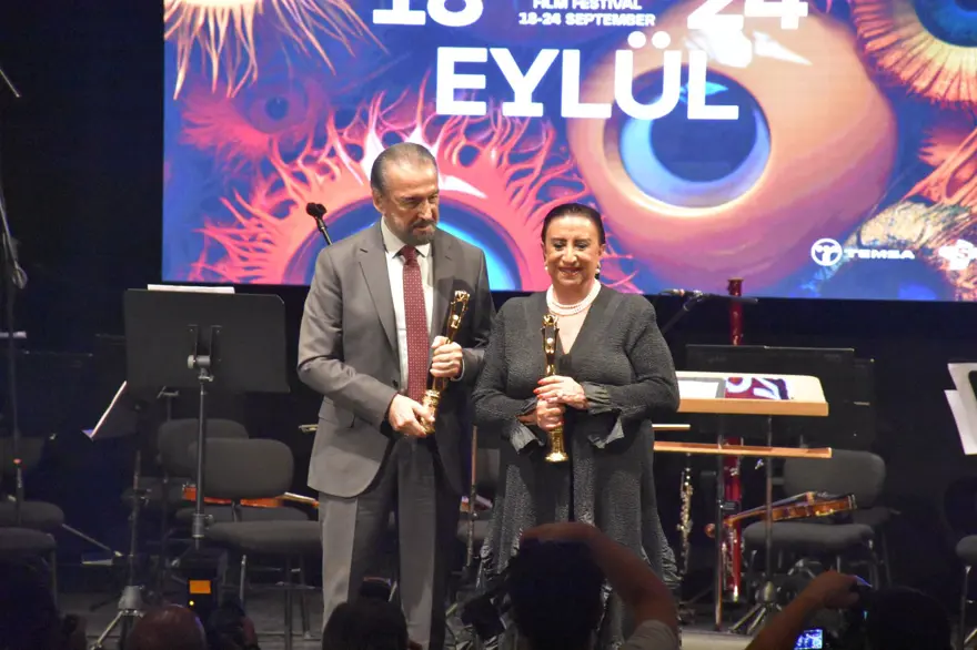 30. Uluslararası Adana Altın Koza Film Festivali'nde Onur Ödülleri verildi 1