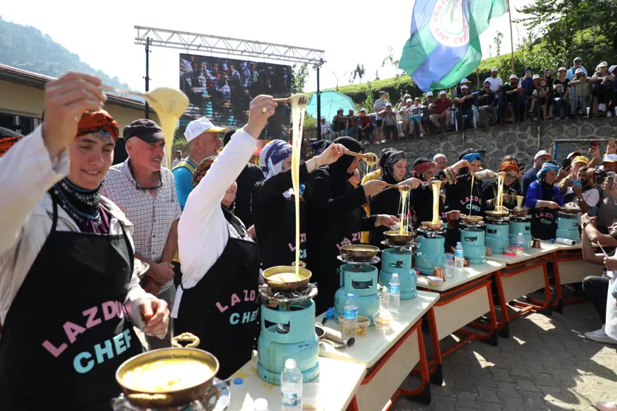 Rize'de tahta arabalar "Laz Ralli"de yarıştı 11 Rize'de tahta arabalar "Laz Ralli"de yarıştı 11
