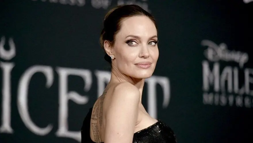 Angelina Jolie-Brad Pitt çiftinin kızı Zahara üniversiteli oldu: Pitt soyadını kullanmadı 5