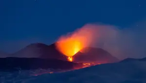 Etna Yanardağı yeniden faaliyete geçti