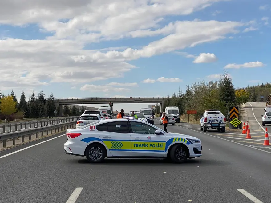 Ankara’dafeci kaza: Otoyolda ters yöne girip dehşet saçtı! 3 ölü, 2 yaralı 4