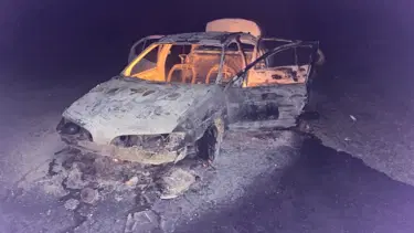 Seyir halindeki otomobil alev aldı: 4 kişi son anda kurtuldu