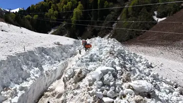 Rize'de mayıs ayında karla mücadele sürüyor