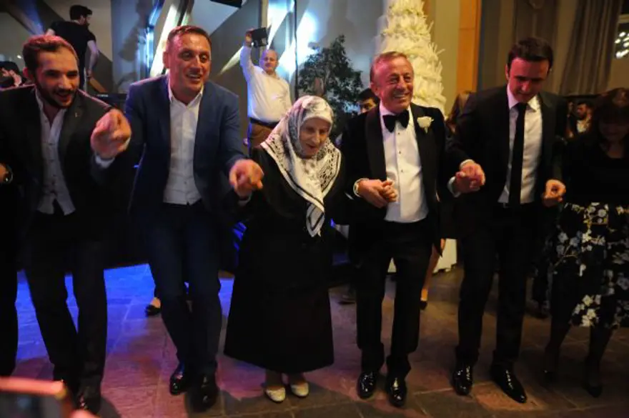 Ali Ağaoğlu'dan kızı Sena Ağaoğlu'na ikinci düğün 4