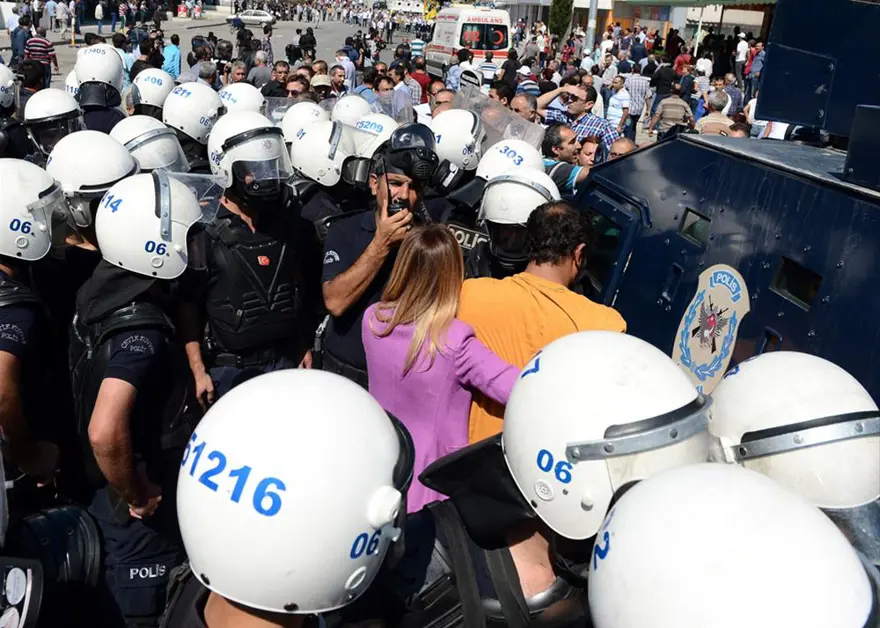 Cami-cemevi protestosu Cami-cemevi protestosu