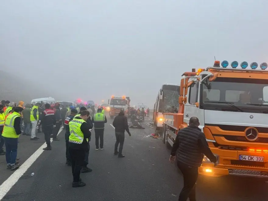 Kuzey Marmara Otoyolu'nda 11 kişinin öldüğü kazada tutuklu sanıklara tahliye 9 Kuzey Marmara Otoyolu'nda 11 kişinin öldüğü kazada tutuklu sanıklara tahliye 9