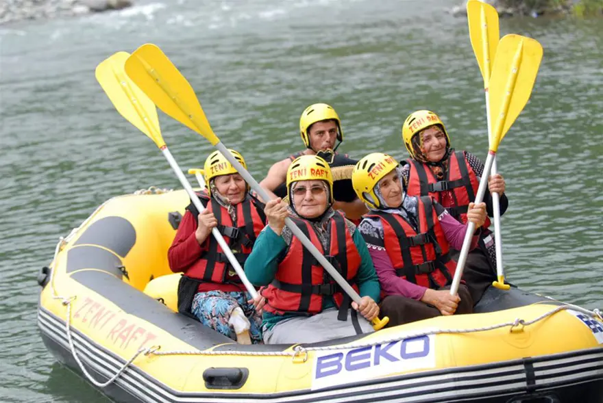 Karadenizli nineler rafting yaptı 1