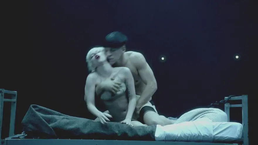 Gaga'dan homoerotik bir askeri fantezi 34
