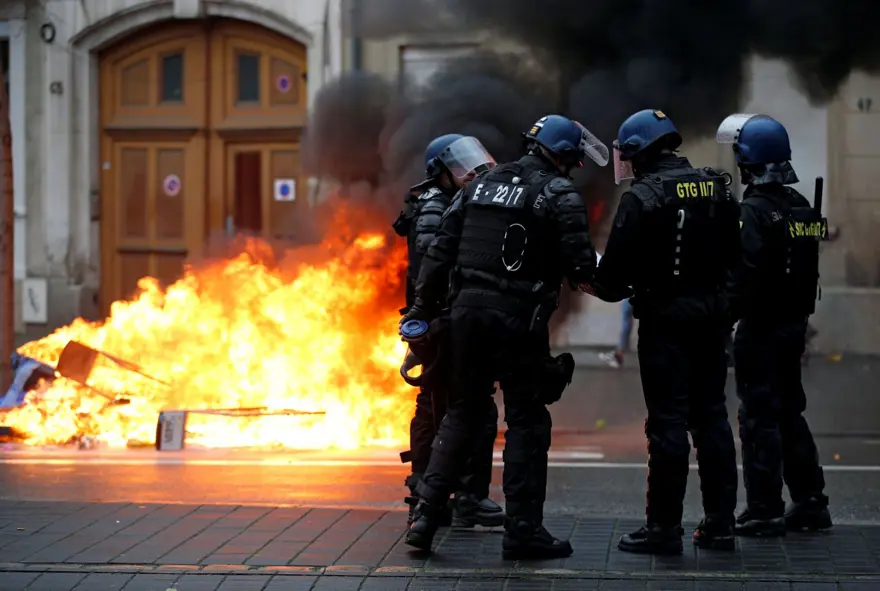 Paris'te 167 sarı yelekli gözaltına alındı 