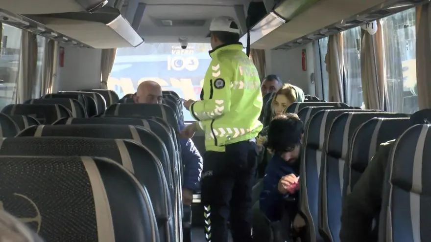 İstanbul’da otobüslere kış lastiği denetimi 1 İstanbul’da otobüslere kış lastiği denetimi 1