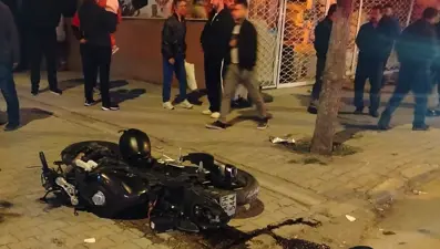 Kamyonet motosiklete çarptı: 1 ölü, 1 yaralı