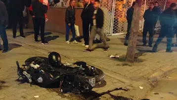 Kamyonet motosiklete çarptı: 1 ölü, 1 yaralı