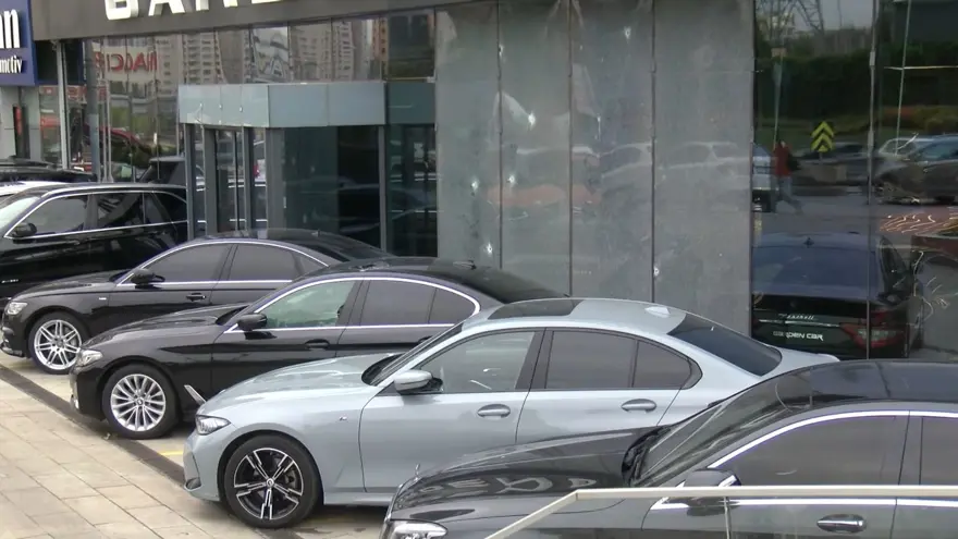 Oto galeriye uzun namlulu silahlarla saldırı 6