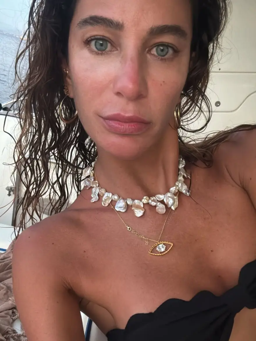 Berrak Tüzünataç'tan yaza veda pozları: 240 gün kaldı 4 Berrak Tüzünataç'tan yaza veda pozları: 240 gün kaldı 4