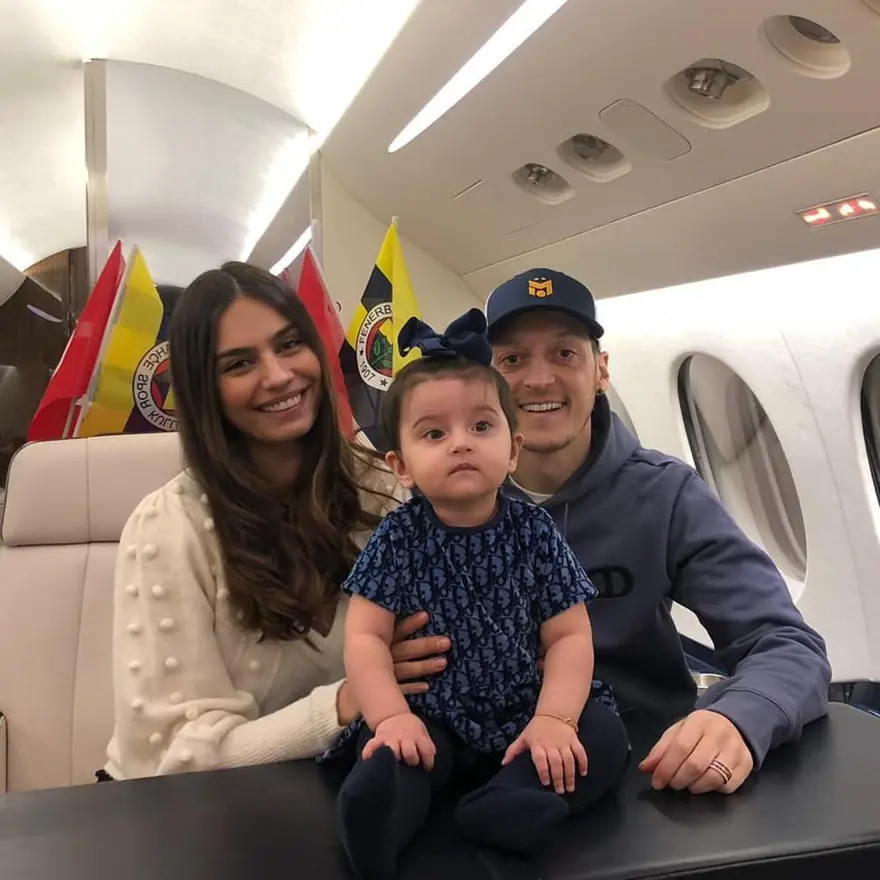 Amine Gülşe'nin İstanbul isteği gerçekleşti: Gururluyum (Mesut Özil Fenerbahçe'de) 1