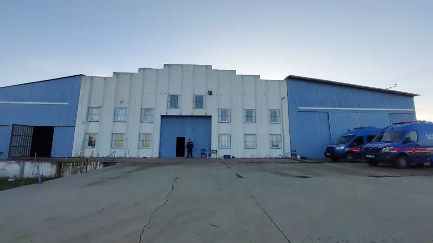 Dışı fabrika içi uyuşturucu serası 1