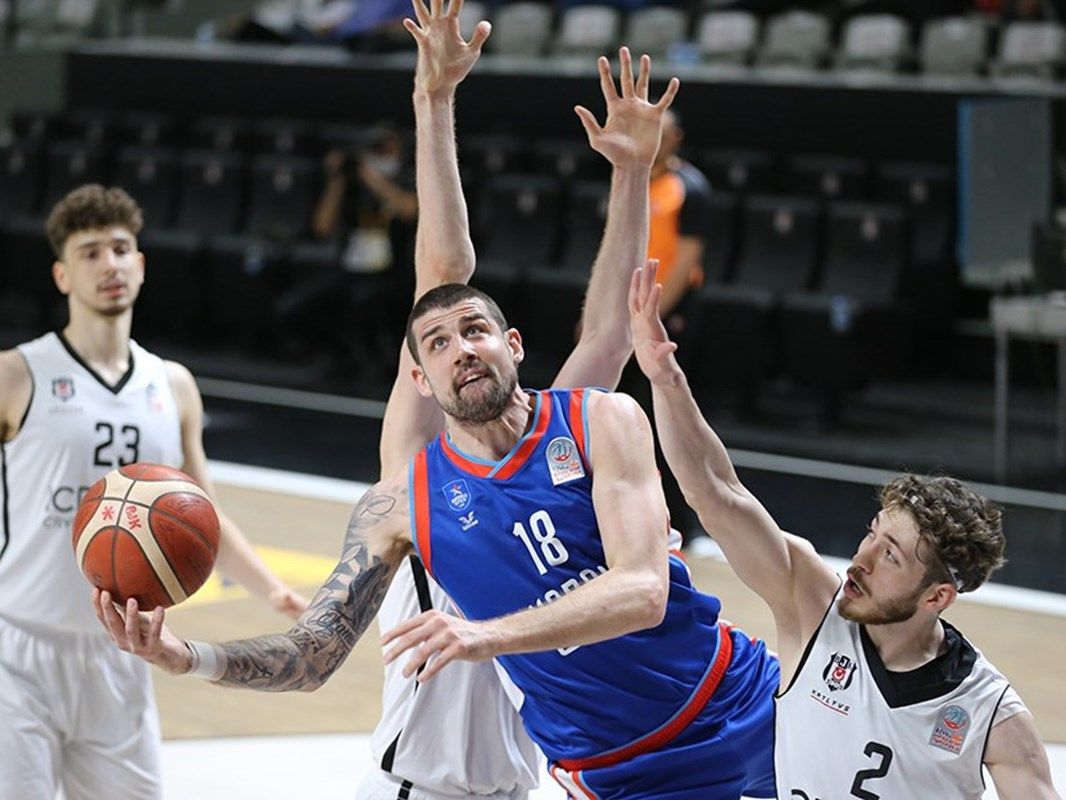 Anadolu Efes, Fransız basketbolcu Adrien Moerman'a veda etti