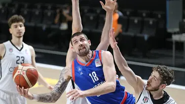 Anadolu Efes, Fransız basketbolcu Adrien Moerman'a veda etti