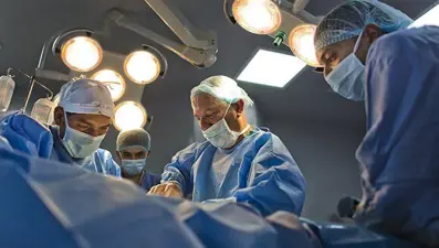 Hollanda'da yapay kalp nakli yapılan ilk hasta öldü