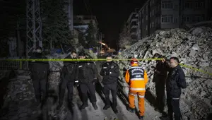 Malatya'da 5,6'lık deprem | Arama çalışmaları çökme riski nedeniyle durduruldu Malatya'da 5,6'lık deprem | Arama çalışmaları çökme riski nedeniyle durduruldu
