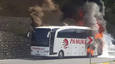Düzce'de yolcu otobüsü yandı