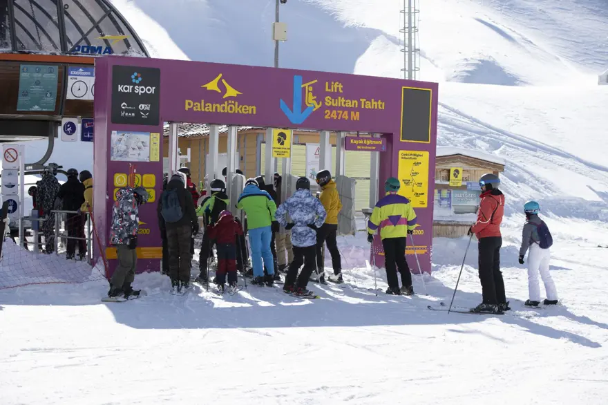 Sezona başlayan Palandöken ilk günden doldu 3