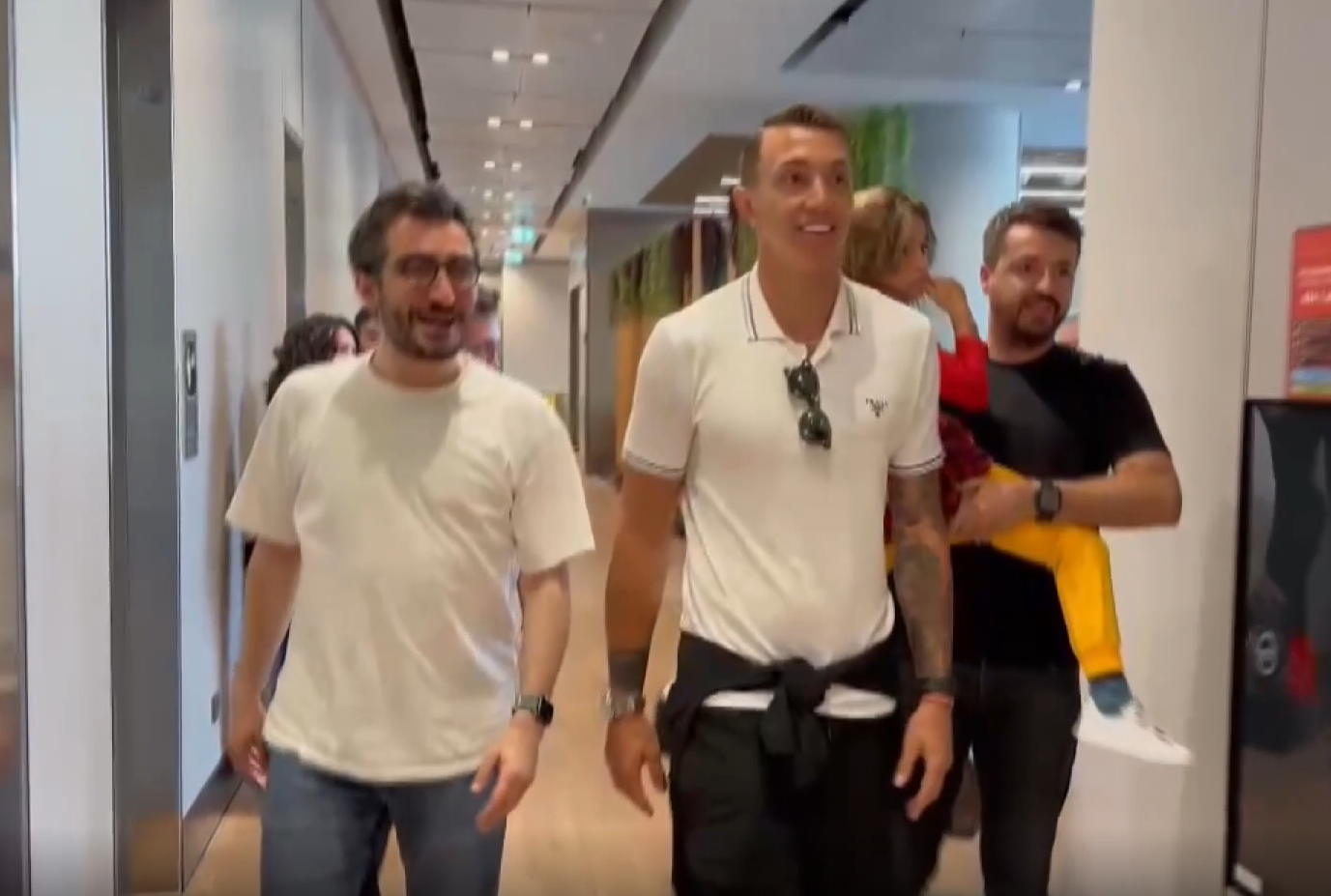 Bir dönemin sonu: Muslera, ailesiyle birlikte Türkiye'de ayrıldı