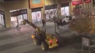 Akılalmaz soygun: İş makinesi ile ATM çaldılar