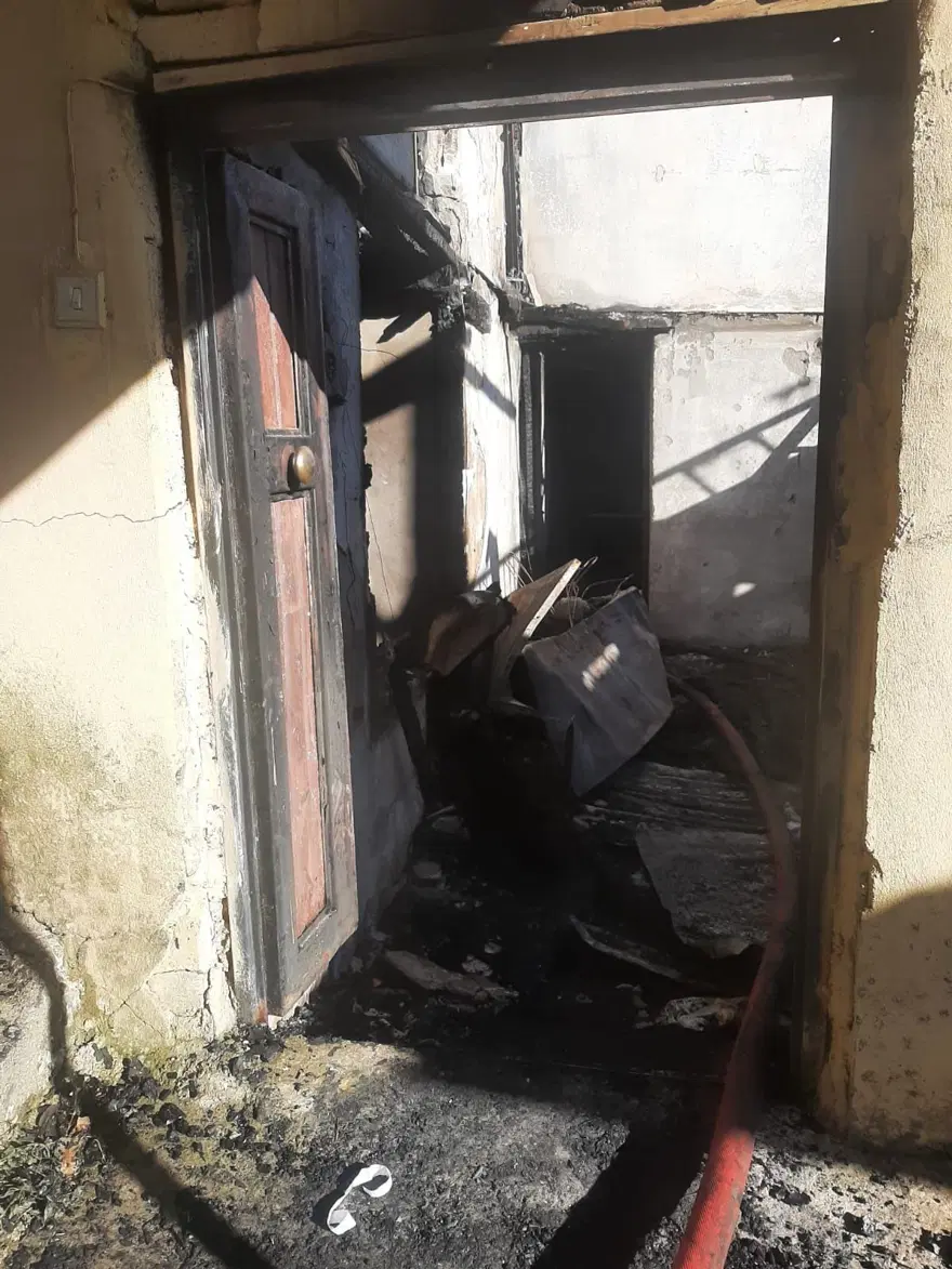 Mersin'de yangın faciası: 2 ölü, 4 yaralı 2 Mersin'de yangın faciası: 2 ölü, 4 yaralı 2