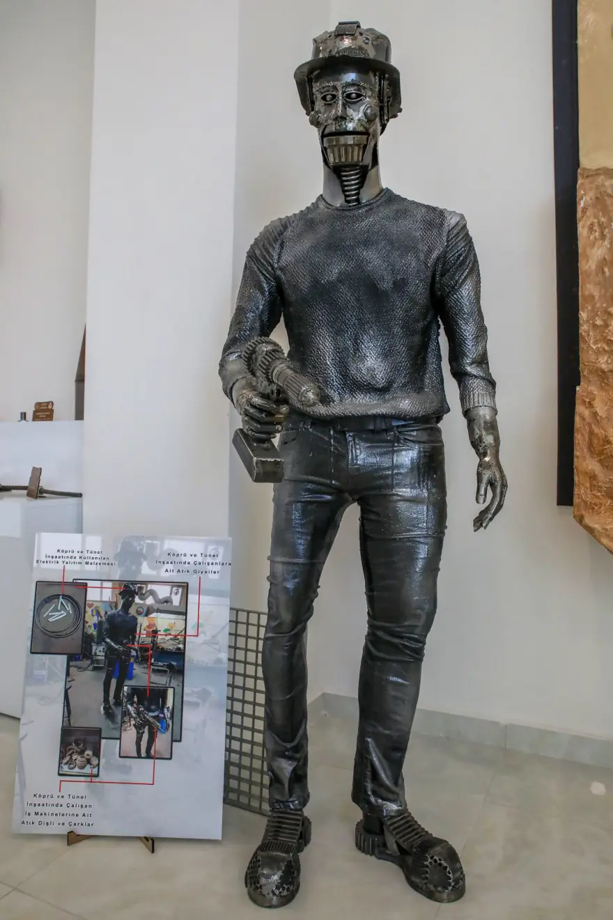 Elazığ ve Malatya arasındaki Kömürhan Köprüsü'nün inşaat atıkları sanat eserine dönüştü 12