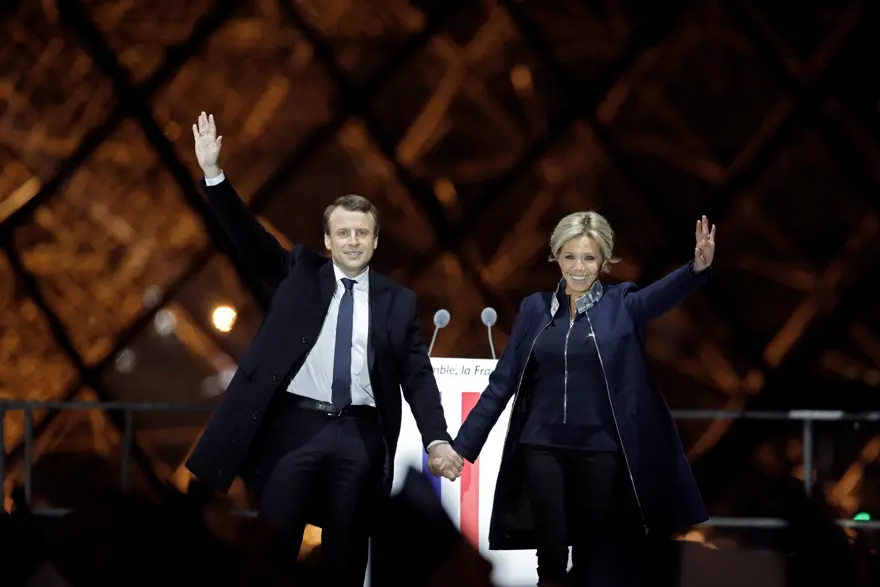 Fransa'nın yeni Cumhurbaşkanı Macron oldu (Emmanuel Macron kimdir?) Fransa'nın yeni Cumhurbaşkanı Macron oldu (Emmanuel Macron kimdir?)