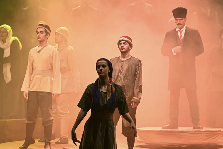 "Cumhuriyete Doğru" oyunu Ankara'da "perde" dedi 18 "Cumhuriyete Doğru" oyunu Ankara'da "perde" dedi 18