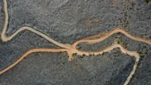 Marmaris'te yanan ormanlık alanda soğutma çalışmaları sürüyor