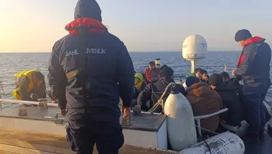 Ayvacık açıklarında 33 kaçak göçmen yakalandı