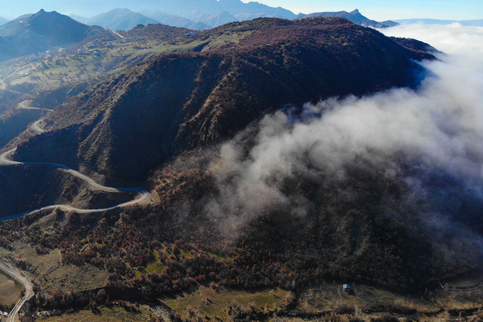 Tunceli dağları sise büründü