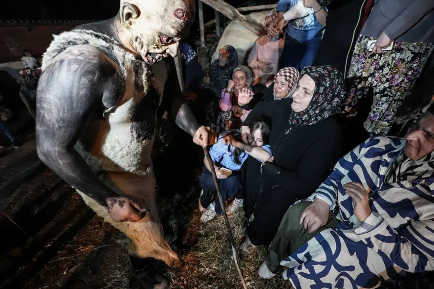 Osmanlı ordusunun 'Deliler'i canlanıyor! 2 asırlık Alabaş geleneği hem korkutuyor hem de eğlendiriyor 3