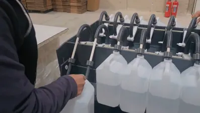 Kocaeli'de tonlarca sahte alkol ele geçirildi