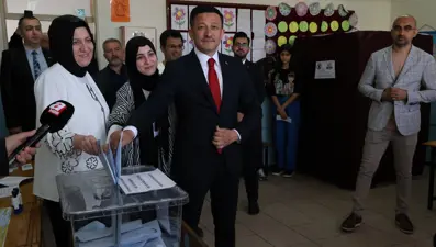 Hamza Dağ'dan CHP ve Tugay'a tebrik mesajı