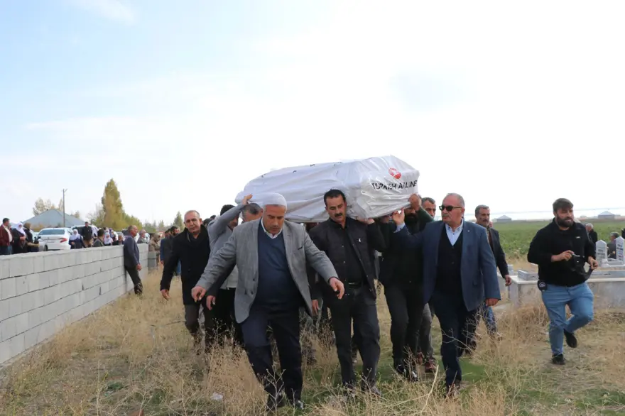 Kuduzdan hayatını kaybeden çocuğa veda 1