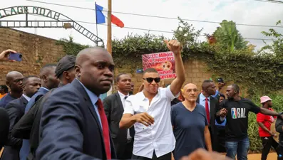 Mbappe'den koruma ordusuyla aile ziyareti