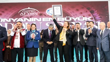 Afyonkarahisar'da 247 metrelik "Anadolu Sofrası" ile Guinness rekoru kırıldı