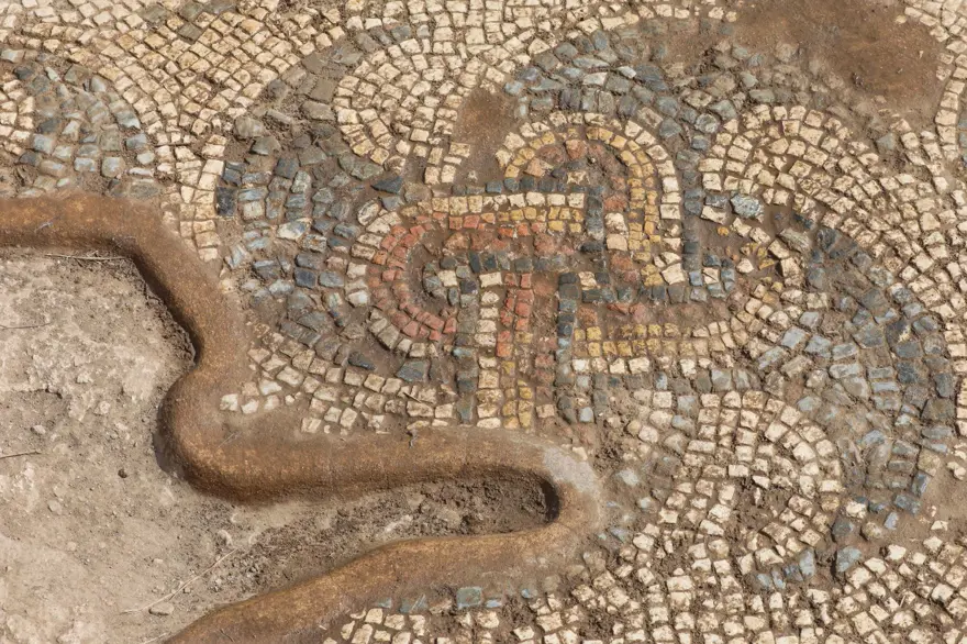 Metropolis Antik Kenti'nde yeni bulgu: 1800 yıllık yapı bulundu 7