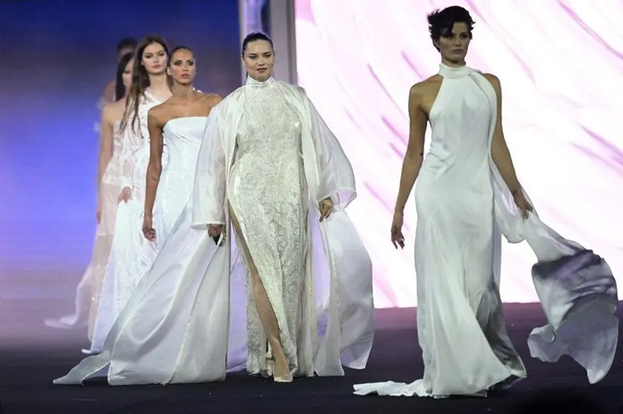 Yüzündeki değişimle şaşırtan Adriana Lima sessizliğini bozdu 7 Yüzündeki değişimle şaşırtan Adriana Lima sessizliğini bozdu 7