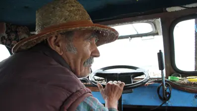 "Robinson Crusoe" Ziya dede hastalandı: Yerleştiği ıssız adayı yeşile bürümüştü