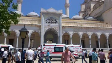 Camide "üzerimde bomba var" diye bağırdı