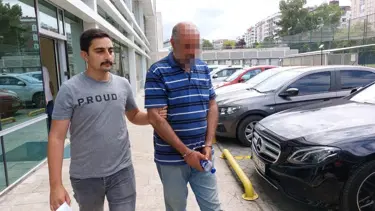 Eşini ve kızını sopayla döverek hastanelik etti