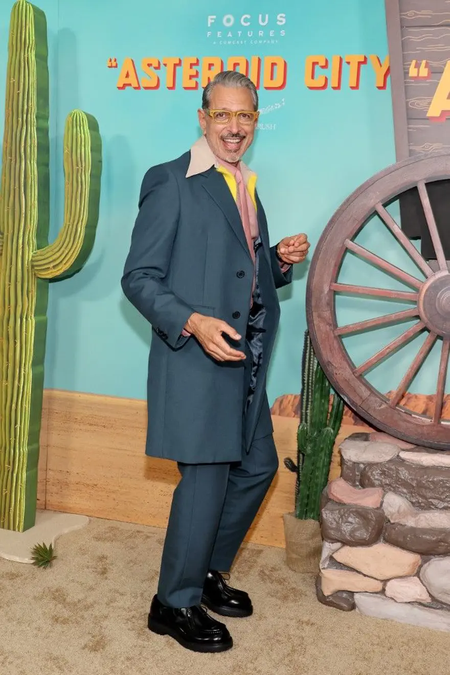 Yıldız kadrolu "Asteroit Şehir" (Asteroid City) filminin prömiyerinde şıklık yarışı 8 Yıldız kadrolu "Asteroit Şehir" (Asteroid City) filminin prömiyerinde şıklık yarışı 8